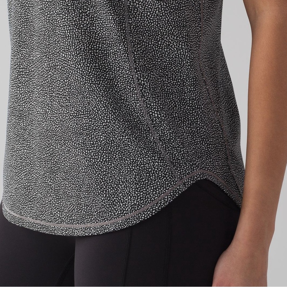 Lululemon Tank Top | 6 b&w pattern - Picture 11 of 13